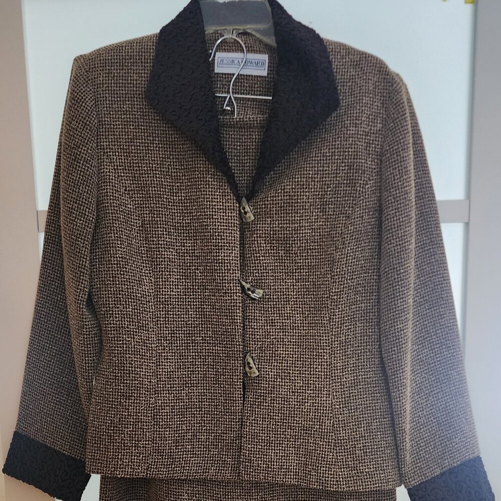 Jessica Howard Brown Tweed Collard 3 button 2 piece suite size 12